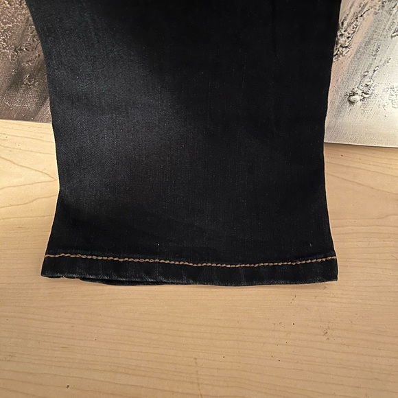 Women’s Truce Boot-cut jeans with belt . - Picture 8 of 9